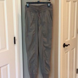 Lululemon jogger, khaki stripe, size 4